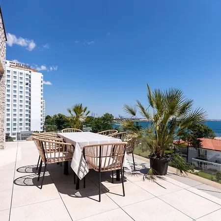 アパート Penthouse Deosebit Frontal La Mare, Pe Faleza Din - Situat La Etajul 4 In Locatia Amaris