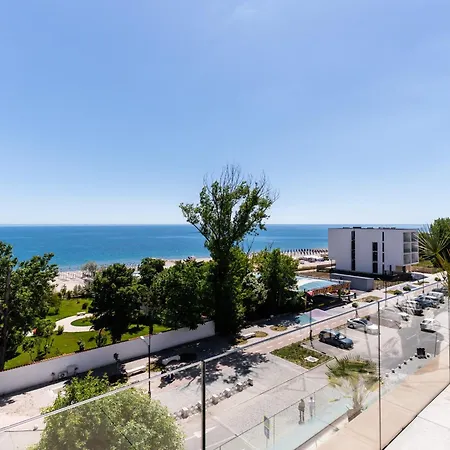 Penthouse Deosebit Frontal La Mare, Pe Faleza Din - Situat La Etajul 4 In Locatia Amaris アパート