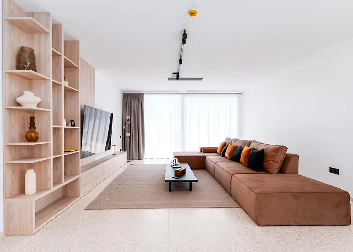 Penthouse Deosebit Frontal La Mare, Pe Faleza Din - Situat La Etajul 4 In Locatia Amaris Daire Eforie Nord