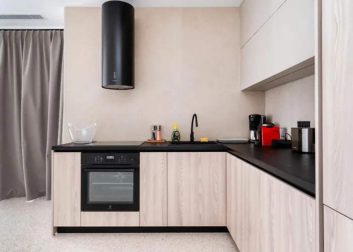 Penthouse Deosebit Frontal La Mare, Pe Faleza Din - Situat La Etajul 4 In Locatia Amaris Daire Eforie Nord