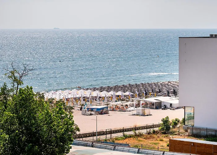 Penthouse Deosebit Frontal La Mare, Pe Faleza Din - Situat La Etajul 4 In Locatia Amaris Daire Eforie Nord