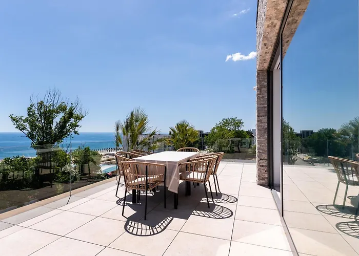 Penthouse Deosebit Frontal La Mare, Pe Faleza Din - Situat La Etajul 4 In Locatia Amaris 4*