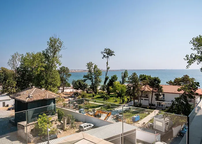 Penthouse Deosebit Frontal La Mare, Pe Faleza Din - Situat La Etajul 4 In Locatia Amaris 4* Eforie Nord