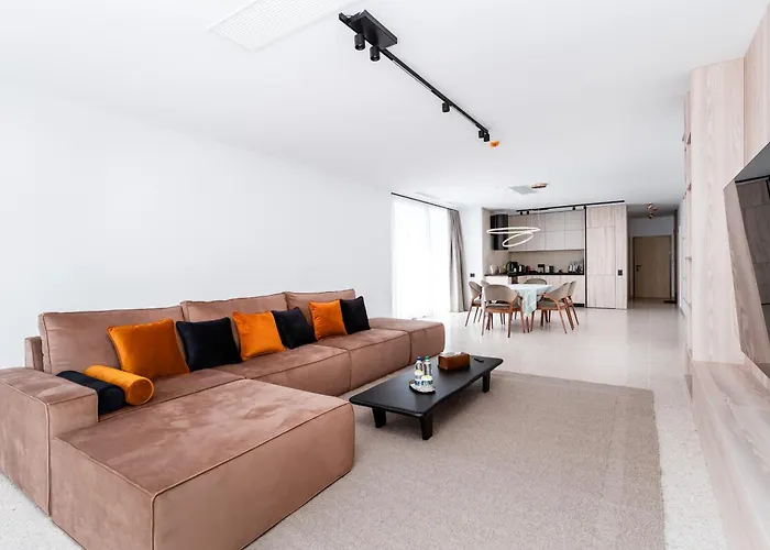 Penthouse Deosebit Frontal La Mare, Pe Faleza Din - Situat La Etajul 4 In Locatia Amaris Eforie Nord