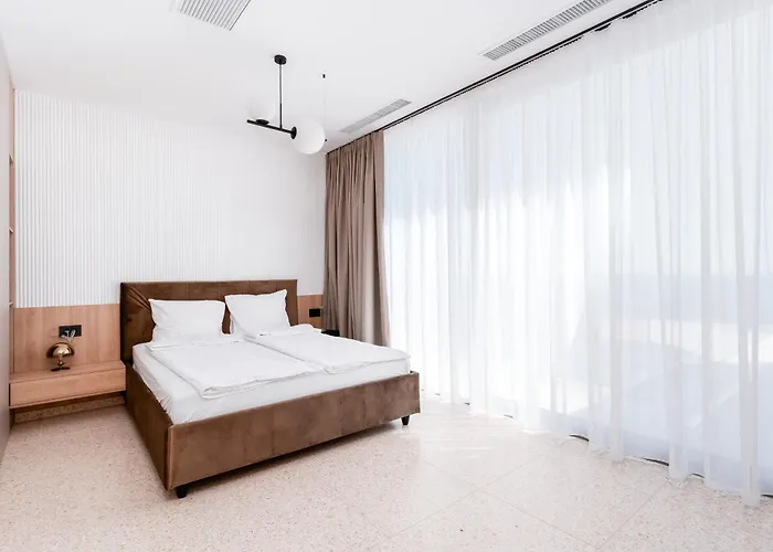 Penthouse Deosebit Frontal La Mare, Pe Faleza Din - Situat La Etajul 4 In Locatia Amaris Daire Eforie Nord