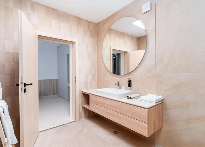 Penthouse Deosebit Frontal La Mare, Pe Faleza Din - Situat La Etajul 4 In Locatia Amaris Eforie Nord