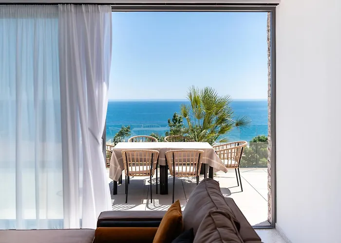 Penthouse Deosebit Frontal La Mare, Pe Faleza Din - Situat La Etajul 4 In Locatia Amaris Eforie Nord