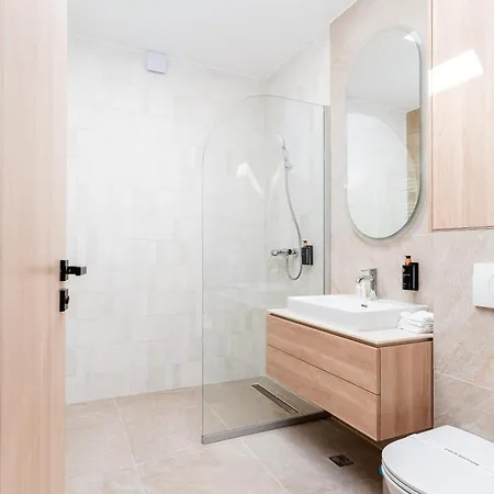 Penthouse Deosebit Frontal La Mare, Pe Faleza Din - Situat La Etajul 4 In Locatia Amaris 4*