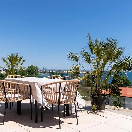 Penthouse Deosebit Frontal La Mare, Pe Faleza Din - Situat La Etajul 4 In Locatia Amaris 艾福雷诺德