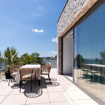 Penthouse Deosebit Frontal La Mare, Pe Faleza Din - Situat La Etajul 4 In Locatia Amaris Apartment 4*