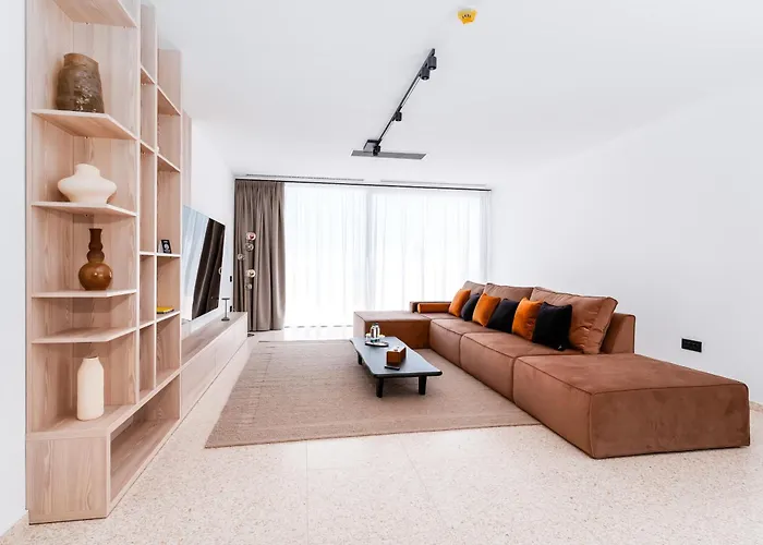 Penthouse Deosebit Frontal La Mare, Pe Faleza Din - Situat La Etajul 4 In Locatia Amaris アパート エフォリエ・ノルド