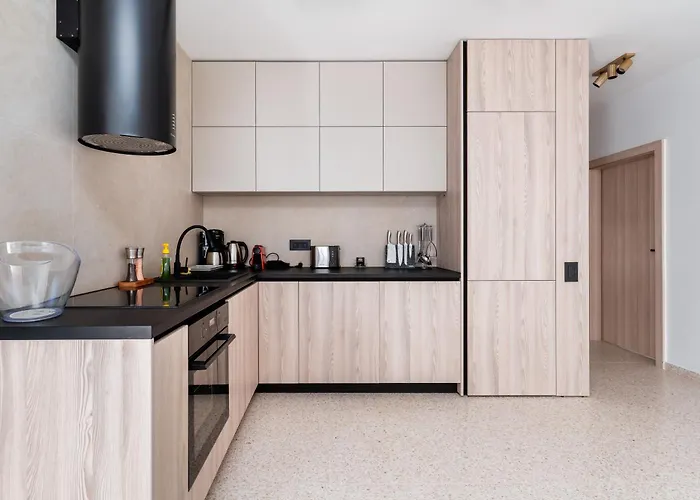 Penthouse Deosebit Frontal La Mare, Pe Faleza Din - Situat La Etajul 4 In Locatia Amaris