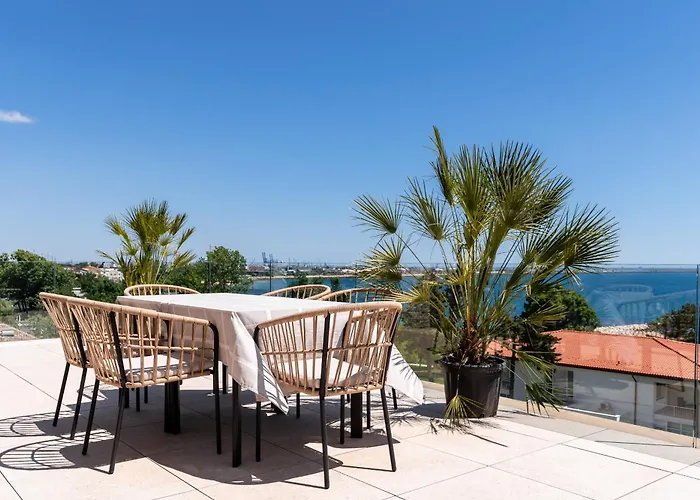 Penthouse Deosebit Frontal La Mare, Pe Faleza Din - Situat La Etajul 4 In Locatia Amaris エフォリエ・ノルド