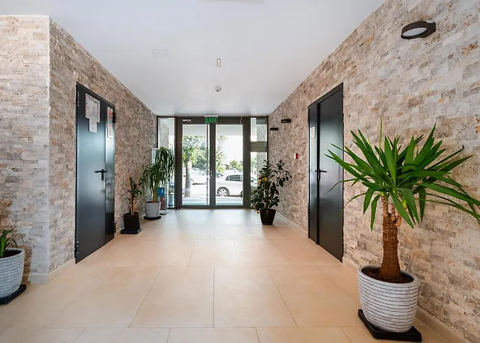 Penthouse Deosebit Frontal La Mare, Pe Faleza Din - Situat La Etajul 4 In Locatia Amaris 4*